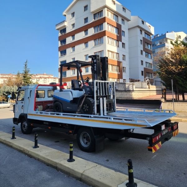 Ayrancı forklift kiralama fiyatları için sahada çalışan forklift makinesi